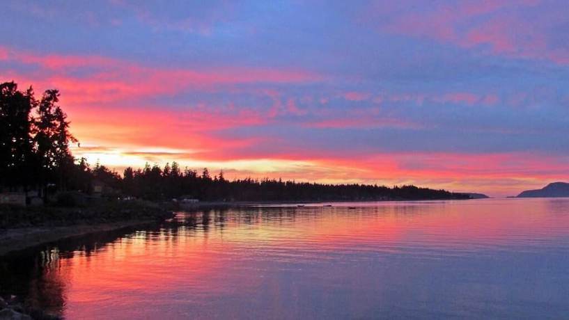 Imagen de los exteriores del Hotel Qualicum Bay Resort. Foto 12