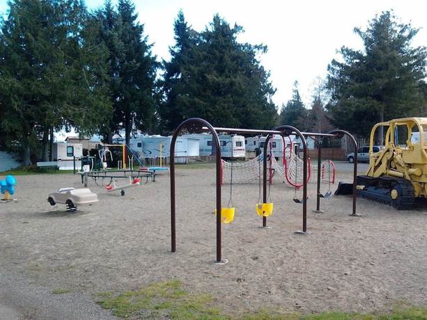 Imagen de los exteriores del Hotel Qualicum Bay Resort. Foto 19