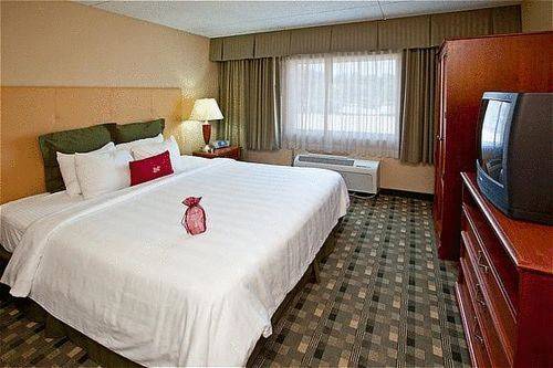 Imagen de la habitación del Hotel Quality Conference Center Cincinnati Blue Ash. Foto 12