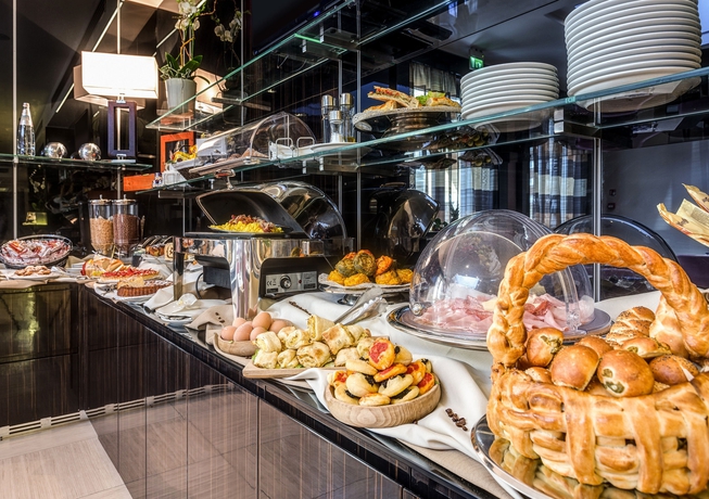 Imagen del bar/restaurante del Hotel Quality Green Palace. Foto 2