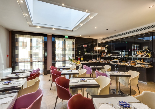 Imagen del bar/restaurante del Hotel Quality Green Palace. Foto 3