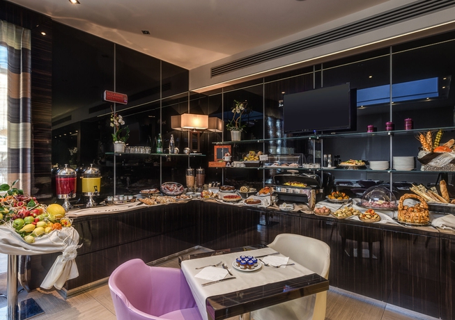 Imagen del bar/restaurante del Hotel Quality Green Palace. Foto 4