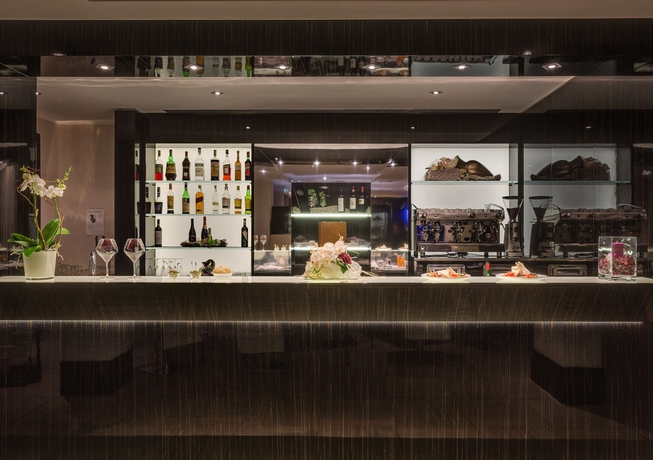 Imagen del bar/restaurante del Hotel Quality Green Palace. Foto 5