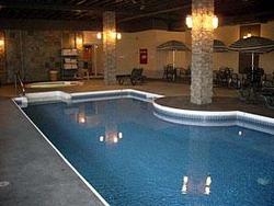 Imagen de la piscina del Hotel Quality Hotel Calgary Airport. Foto 4