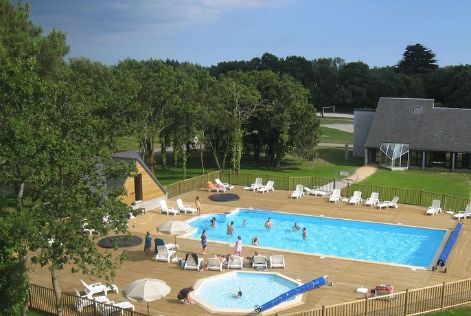 Imagen de la piscina del Hotel Quality Hotel Kerloch Gwen Quimper. Foto 3