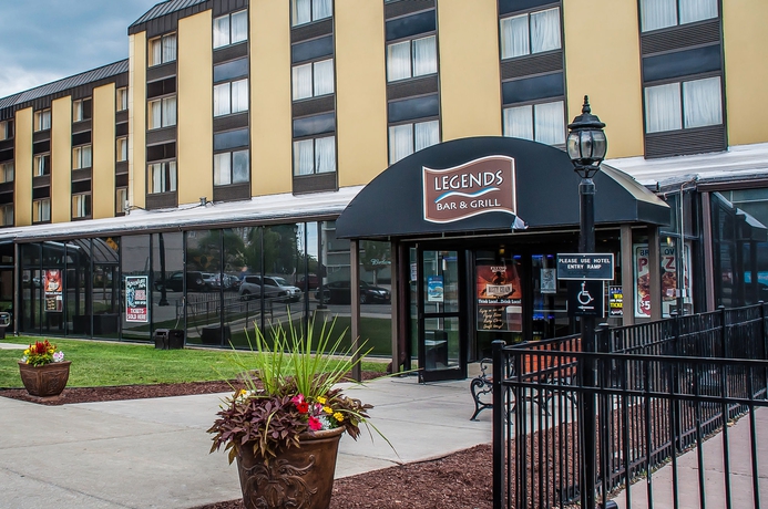 Imagen de los exteriores del Hotel Quality Hotel & Suites Niagara Falls. Foto 10