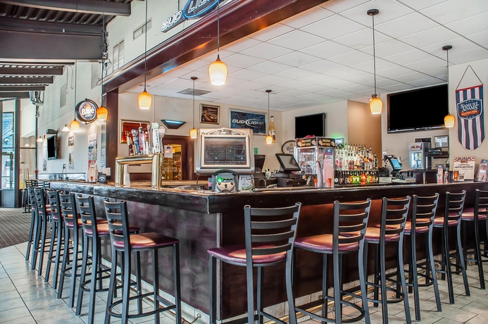 Imagen del bar/restaurante del Hotel Quality Hotel & Suites Niagara Falls. Foto 5