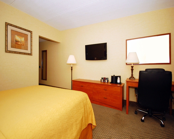 Imagen de la habitación del Hotel Quality Hotel & Suites Niagara Falls. Foto 6