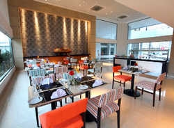 Imagen del bar/restaurante del Hotel Quality Hotel & Suites S&atilde;o Salvador. Foto 2