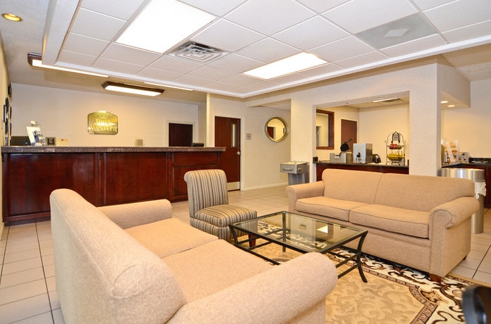 Imagen de los interiores del Hotel Quality Inn Airport I-240. Foto 4