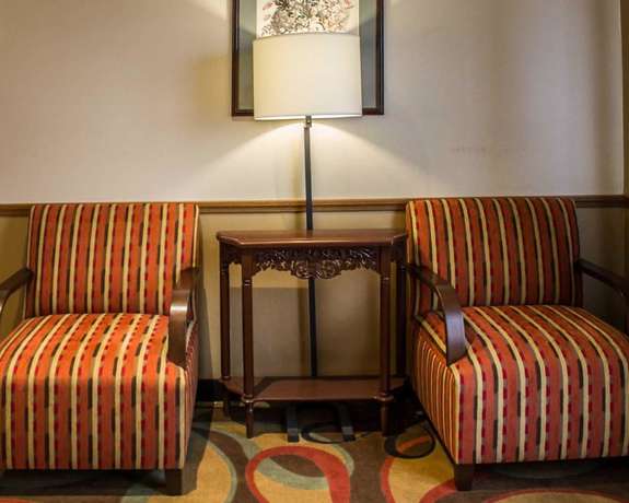Imagen de los interiores del Hotel Quality Inn, Akron. Foto 19