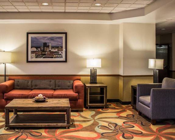 Imagen de los interiores del Hotel Quality Inn, Akron. Foto 20