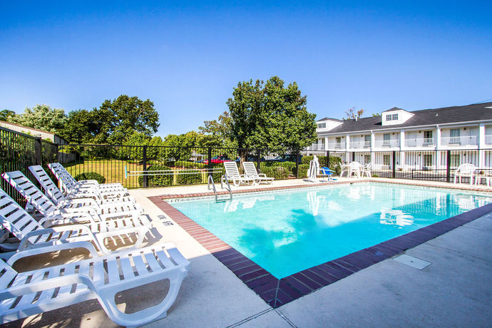 Imagen de la piscina del Hotel Quality Inn Albertville Us 431. Foto 16