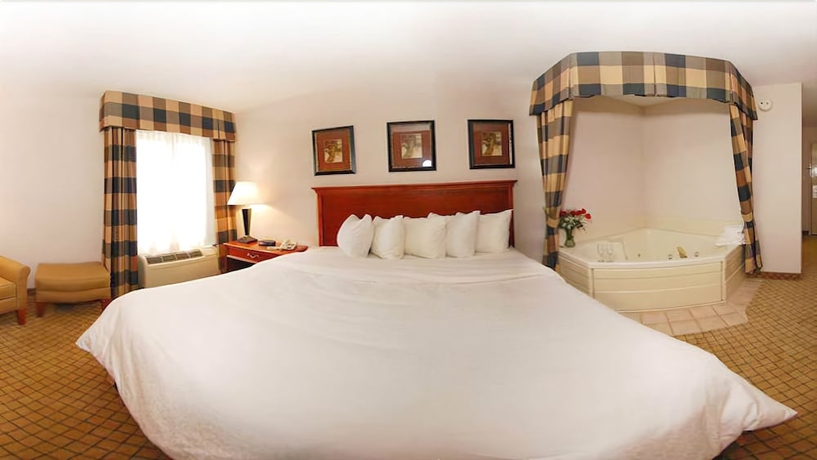 Imagen de la habitación del Hotel Quality Inn And Conference Center, Fremont. Foto 8