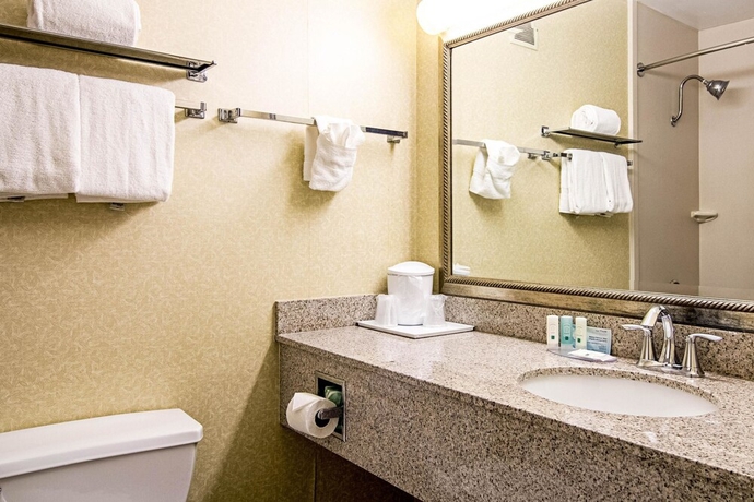 Imagen de la habitación del Hotel Quality Inn And Conference Center, Fremont. Foto 13