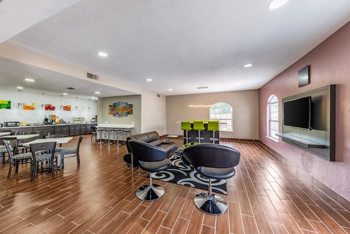 Imagen de los interiores del Hotel Quality Inn And Suites Canton. Foto 19