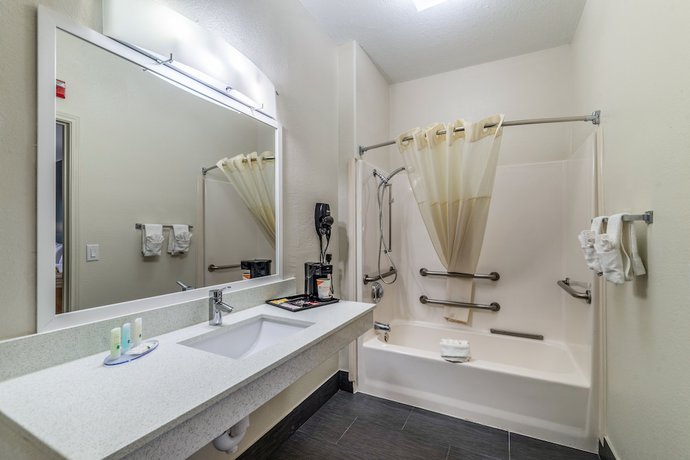 Imagen de la habitación del Hotel Quality Inn And Suites Canton. Foto 11