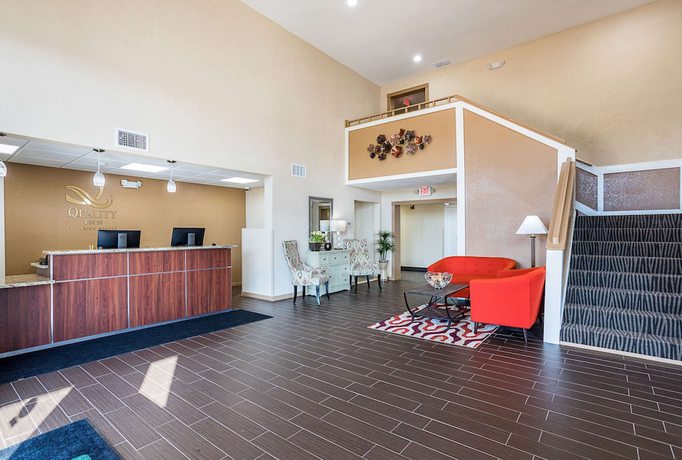 Imagen de los interiores del Hotel Quality Inn And Suites Heritage Park. Foto 15