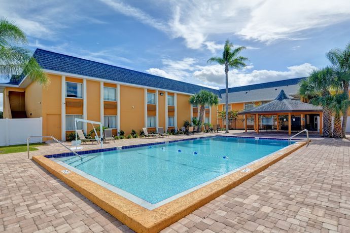 Imagen de la piscina del Hotel Quality Inn And Suites Heritage Park. Foto 20
