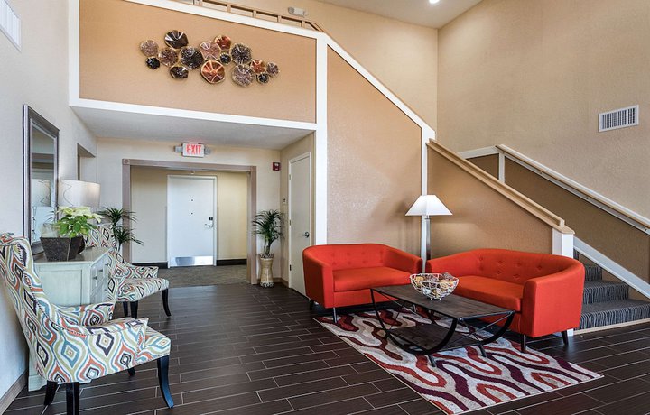 Imagen de los interiores del Hotel Quality Inn And Suites Heritage Park. Foto 16