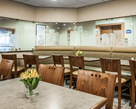 Imagen del bar/restaurante del Hotel Quality Inn And Suites Seattle Center. Foto 5