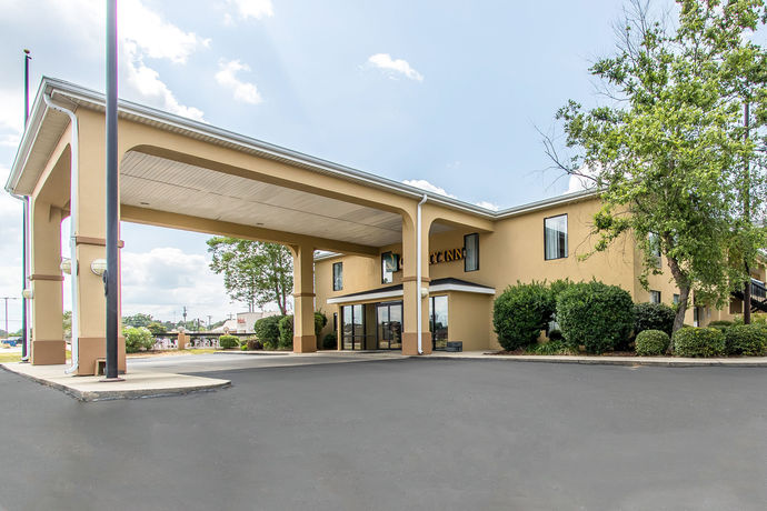 Imagen de los exteriores del Hotel Quality Inn, Andalusia. Foto 13