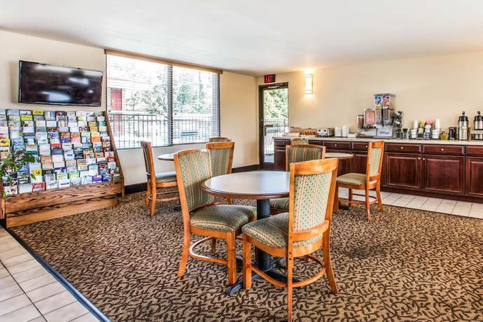 Imagen de los interiores del Hotel Quality Inn Asheville Airport. Foto 19