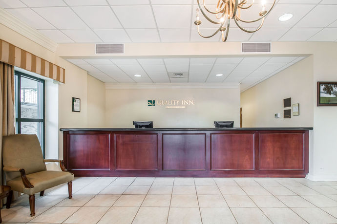Imagen de los interiores del Hotel Quality Inn At Town Center. Foto 11