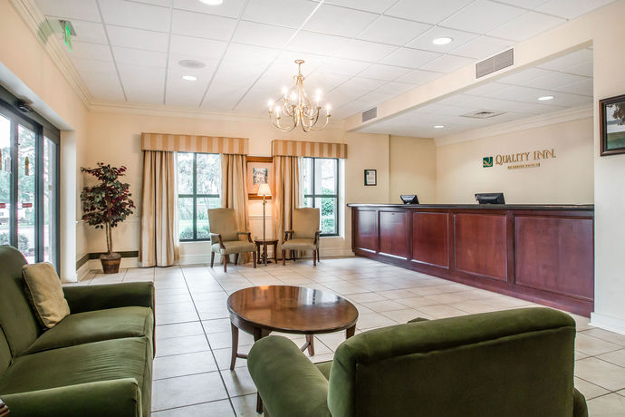 Imagen de los interiores del Hotel Quality Inn At Town Center. Foto 12