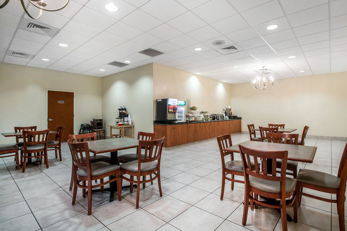 Imagen de los interiores del Hotel Quality Inn At Town Center. Foto 13
