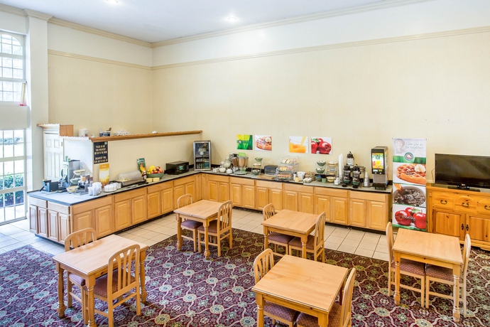 Imagen del bar/restaurante del Hotel Quality Inn Atlanta Northeast I-85. Foto 5