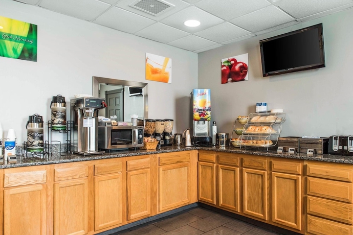 Imagen del bar/restaurante del Hotel Quality Inn Austintown-youngstown West. Foto 2