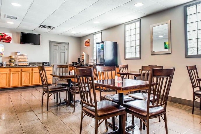 Imagen del bar/restaurante del Hotel Quality Inn Austintown-youngstown West. Foto 4
