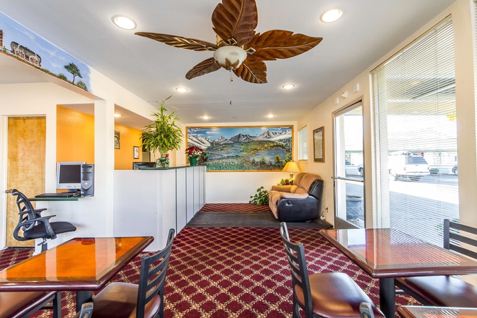 Imagen de los interiores del Hotel Quality Inn Bishop Near Mammoth. Foto 15