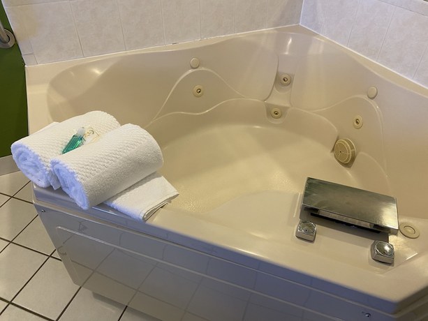 Imagen de la habitación del Hotel Quality Inn Bolingbrook I-55. Foto 4