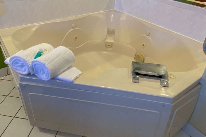 Imagen de la habitación del Hotel Quality Inn Bolingbrook I-55. Foto 6