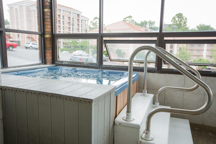 Imagen de la piscina del Hotel Quality Inn Branson On The Strip. Foto 15