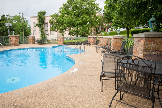 Imagen de la piscina del Hotel Quality Inn Branson On The Strip. Foto 16