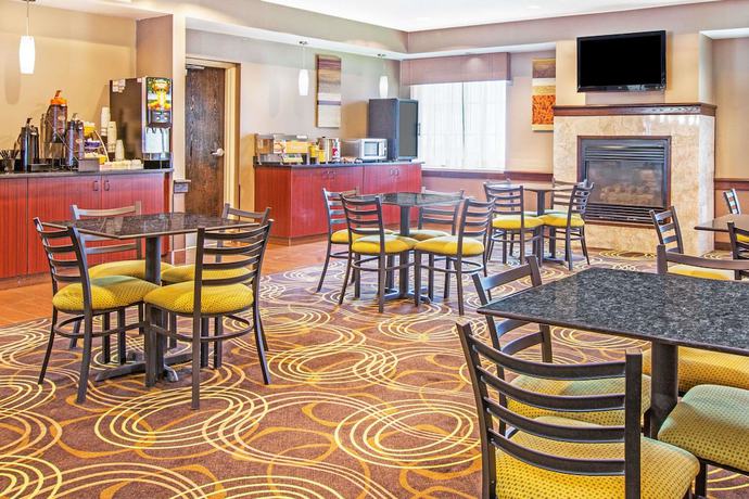 Imagen del bar/restaurante del Hotel Quality Inn Brewerton - Syracuse Oneida Lake Area. Foto 4
