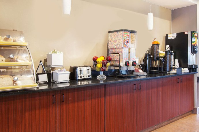 Imagen del bar/restaurante del Hotel Quality Inn Brewerton - Syracuse Oneida Lake Area. Foto 6