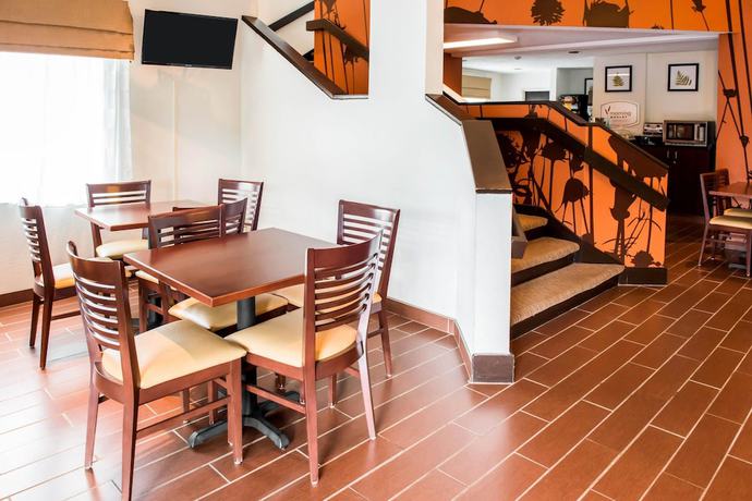 Imagen del bar/restaurante del Hotel Quality Inn Bridgeport - Clarksburg. Foto 8