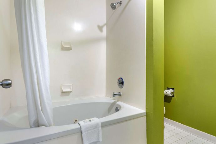 Imagen de la habitación del Hotel Quality Inn Brunswick. Foto 16