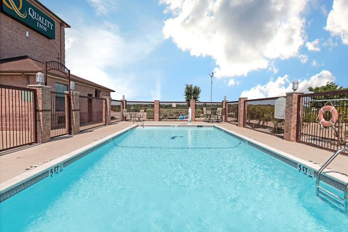 Imagen de la piscina del Hotel Quality Inn, Buffalo . Foto 20