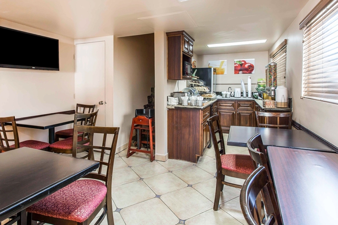 Imagen del bar/restaurante del Hotel Quality Inn Burbank Airport. Foto 6