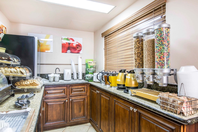 Imagen del bar/restaurante del Hotel Quality Inn Burbank Airport. Foto 7