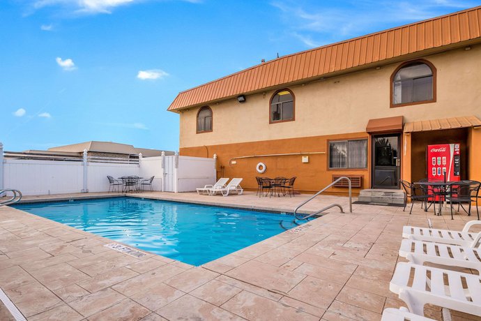 Imagen de la piscina del Hotel Quality Inn, CLOVIS. Foto 18