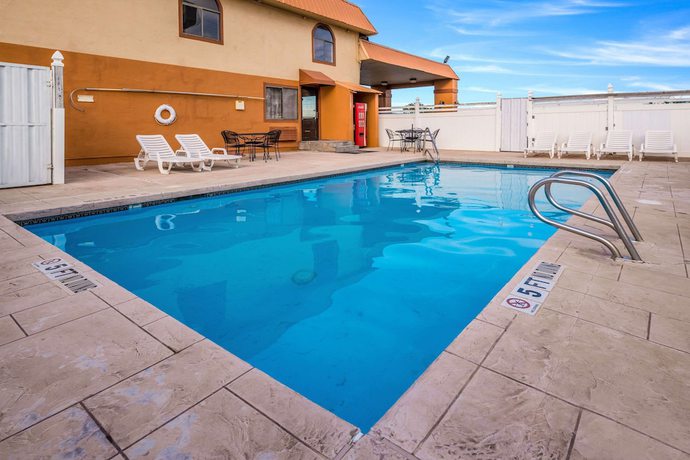 Imagen de la piscina del Hotel Quality Inn, CLOVIS. Foto 19