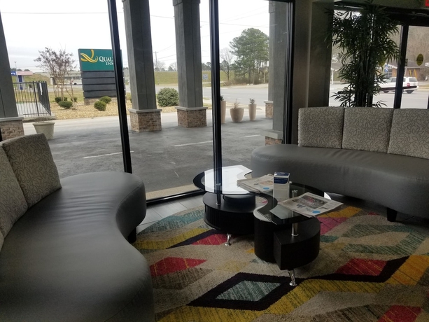Imagen de los interiores del Hotel Quality Inn Calhoun North I-75. Foto 14