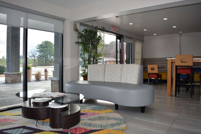 Imagen de los interiores del Hotel Quality Inn Calhoun North I-75. Foto 17