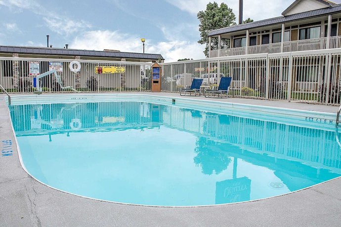 Imagen de la piscina del Hotel Quality Inn, Cambridge Area. Foto 17